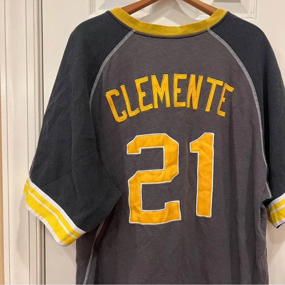 Nike Roberto Clemente Cooperstown Collection Pittsburgh Pirates Throwback Jersey - Picture 6 of 7